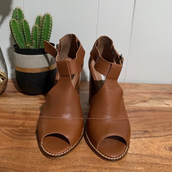 Brown Steve Madden heels - Picture 9 of 10